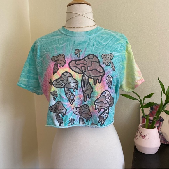 Sold! Trippy mushroom summer tie dye crop top - Picture 2 of 10